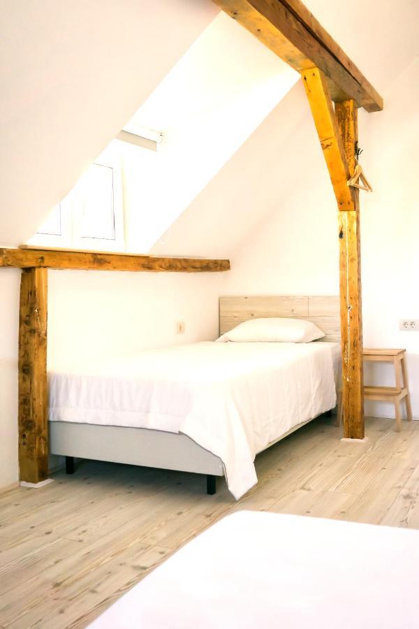 Bread&Breakfast Hostel Букурещ Екстериор снимка