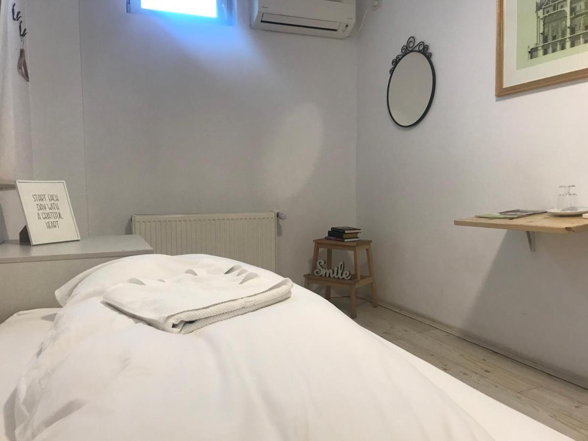Bread&Breakfast Hostel Букурещ Екстериор снимка