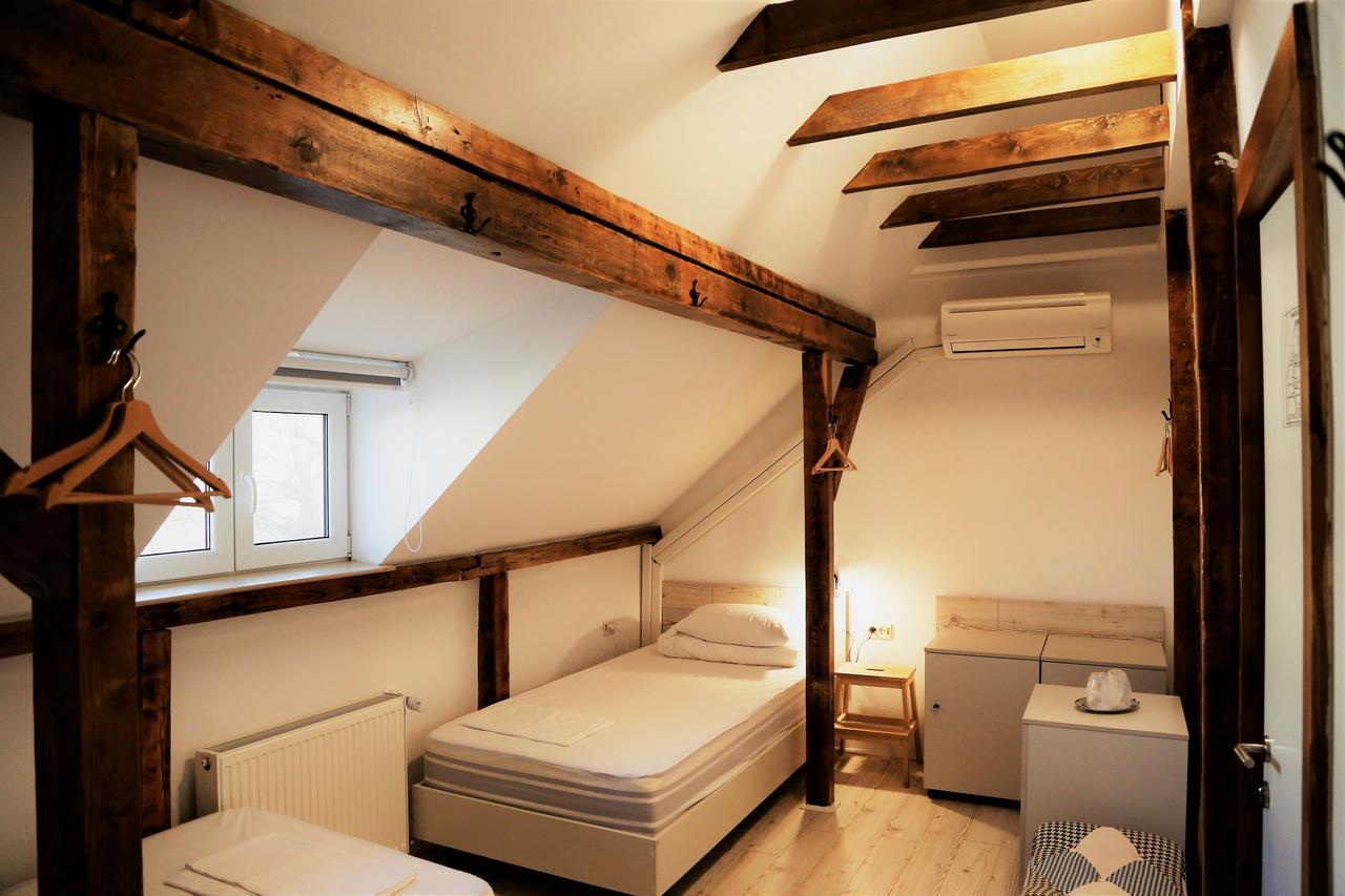 Bread&Breakfast Hostel Букурещ Екстериор снимка