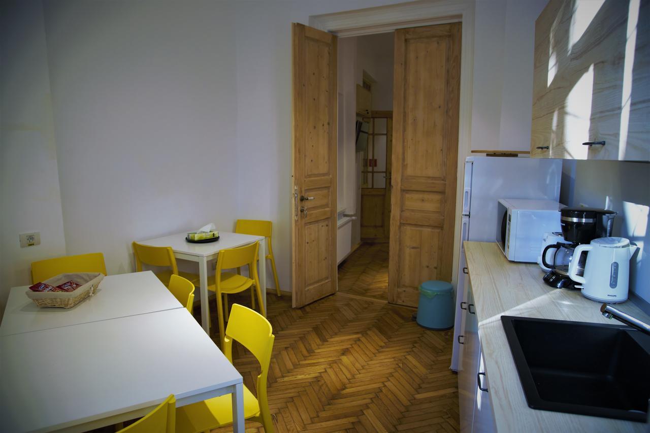 Bread&Breakfast Hostel Букурещ Екстериор снимка